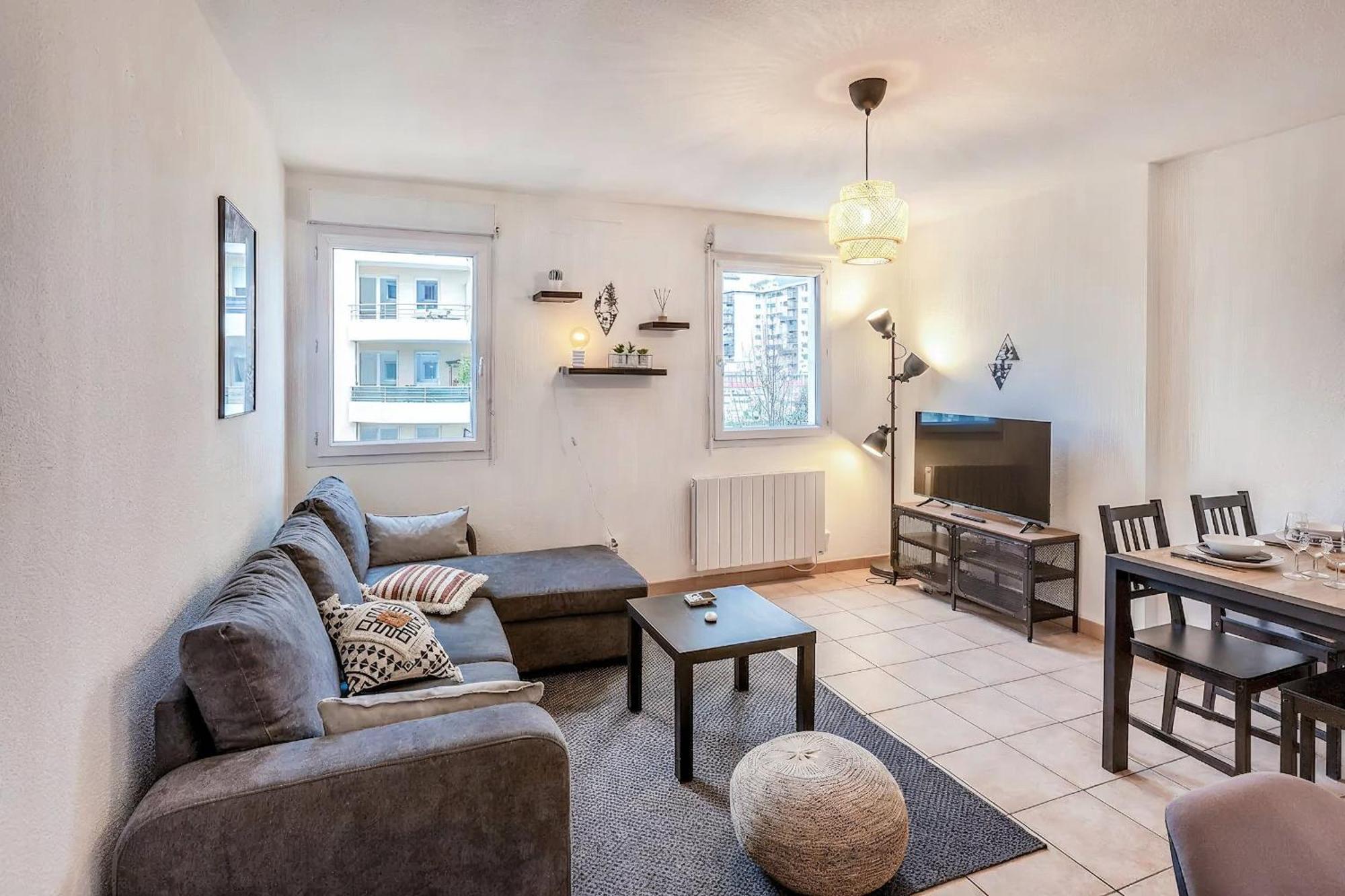 Superbe - Parking Gratuit - 4 Personnes Appartement Chambéry