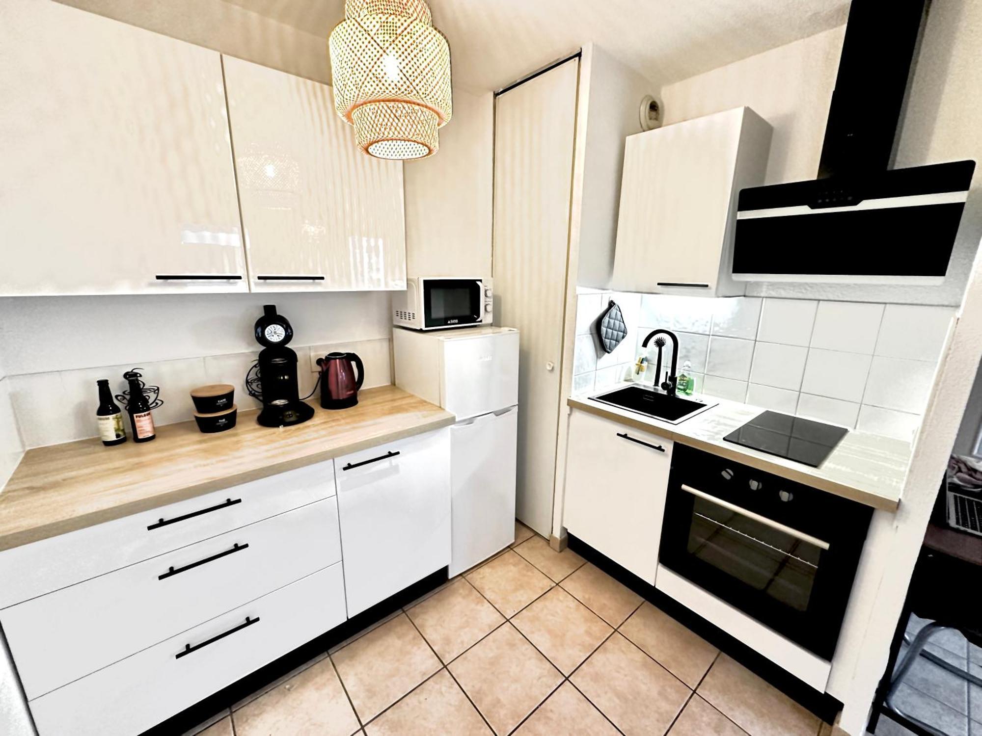 Appartement Superbe - Parking Gratuit - 4 Personnes Chambéry